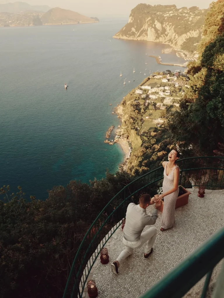 Pemandangan indah Isola di Capri, Italia saat momen lamaran Maarten Paes dan Luna Bijl