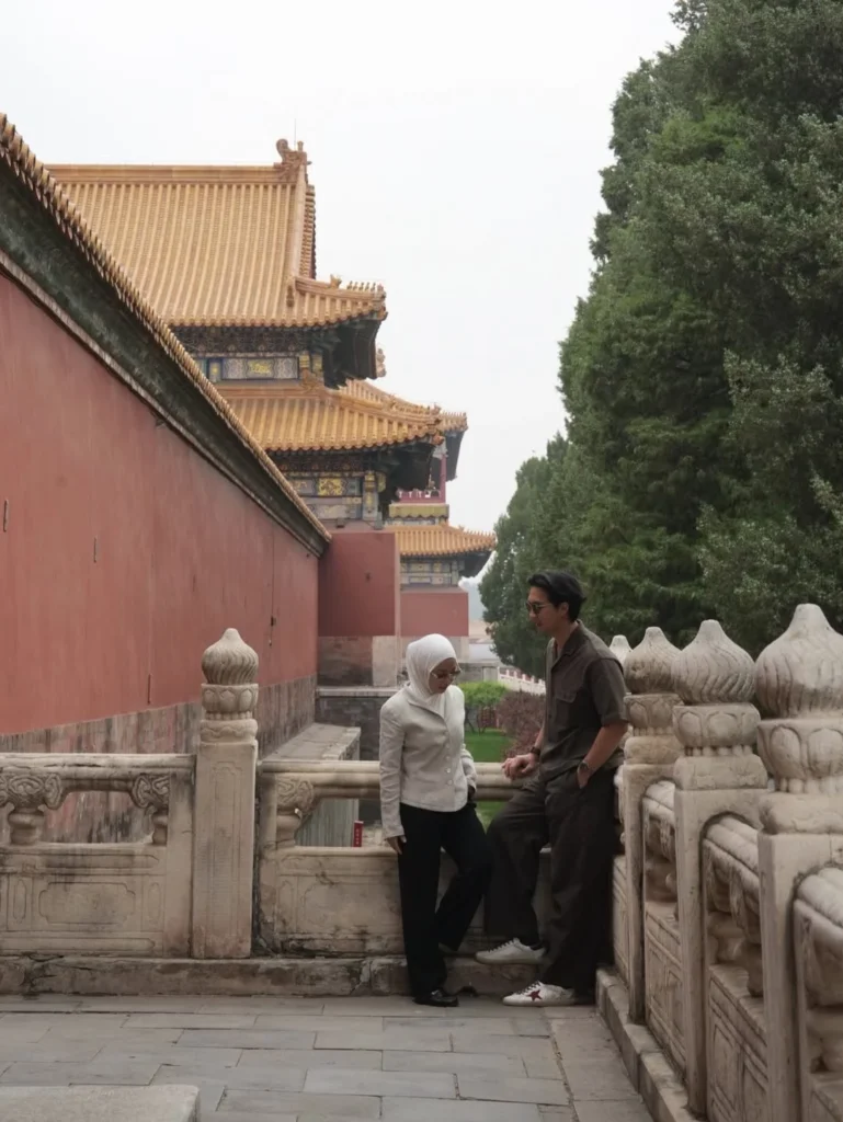 Potret Nikita Willy dan Indra Priawan saat Liburan ke China