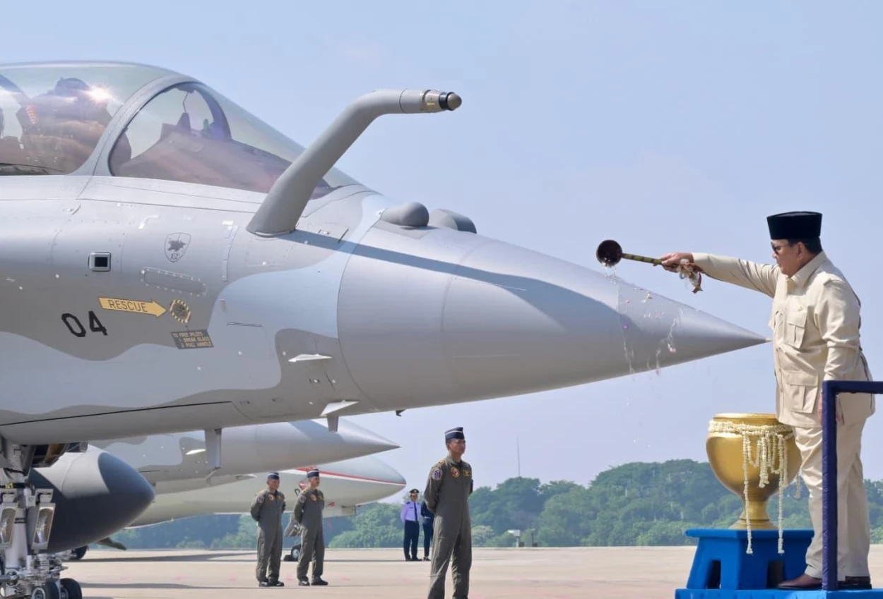 Prabowo Serahkan Pesawat Tempur dan Sistem Pertahanan Modern ke TNI Hari Ini