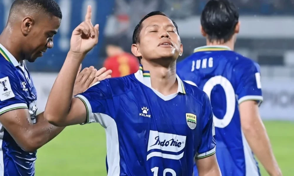 Skor Persib vs Persija 2 1 Adam Alis Bawa Maung Bandung Comeback