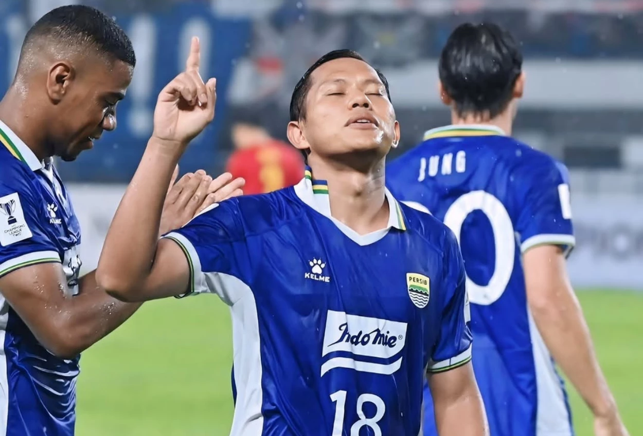 Skor Persib vs Persija 2 1 Adam Alis Bawa Maung Bandung Comeback