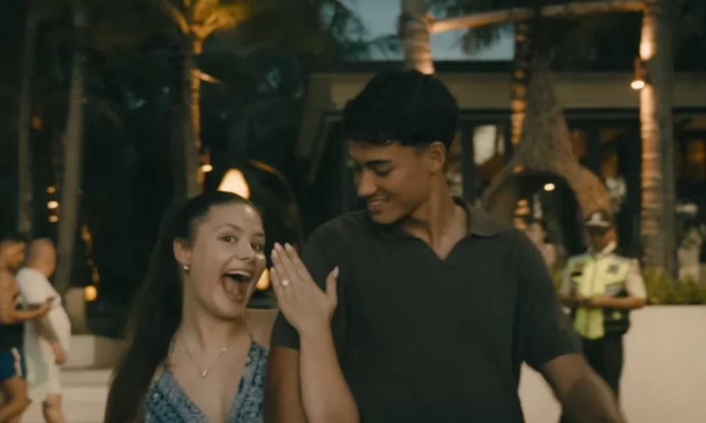 So Sweet! Rafael Struick Lamar Kekasih Dihiasi dengan Sunset Cantik di Bali (2)