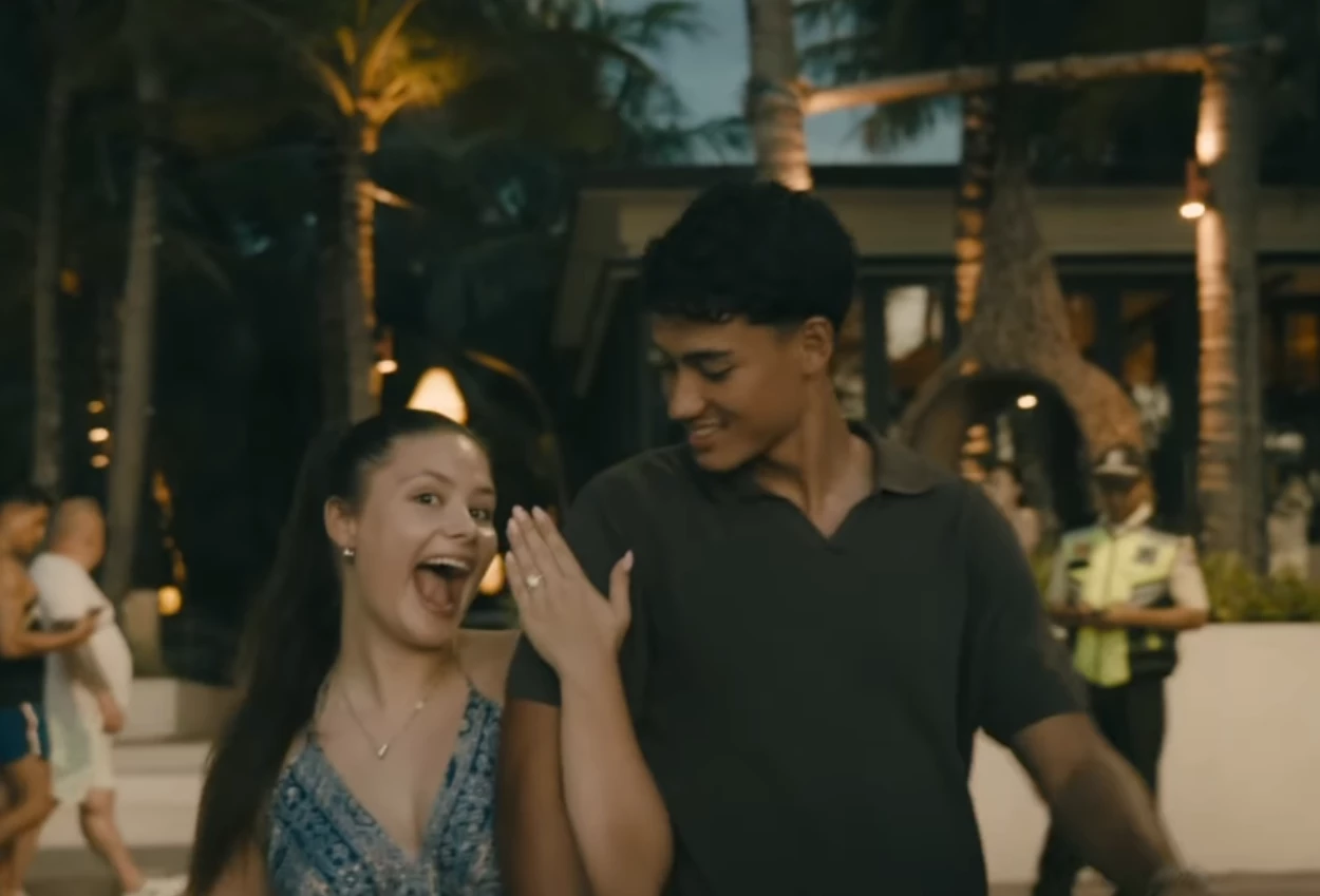 So Sweet! Rafael Struick Lamar Kekasih Dihiasi dengan Sunset Cantik di Bali (2)