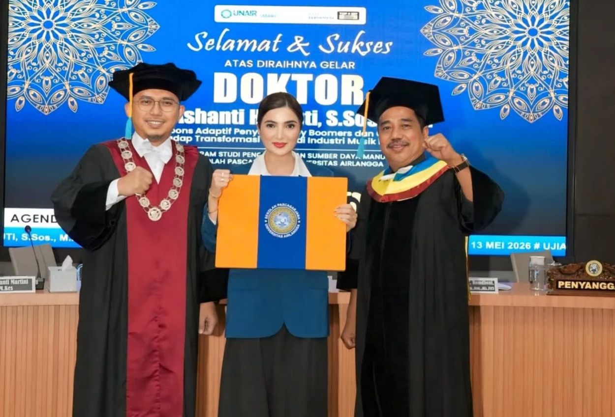 Sukses Jalani Sidang Disertasi, Ashanty Resmi Raih Gelar Doktor di UNAIR