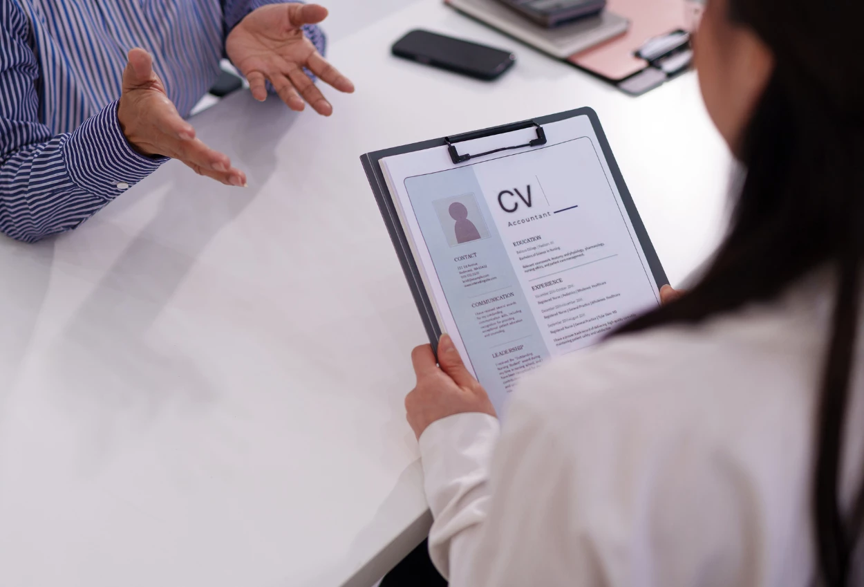 12 Cara Buat CV yang Bagus untuk Fresh Graduate!