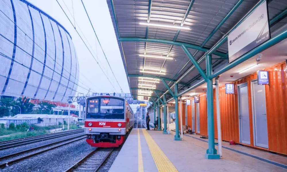 Akses ke Stadion JIS Kini Makin Mudah, Naik KRL Langsung Sampai!