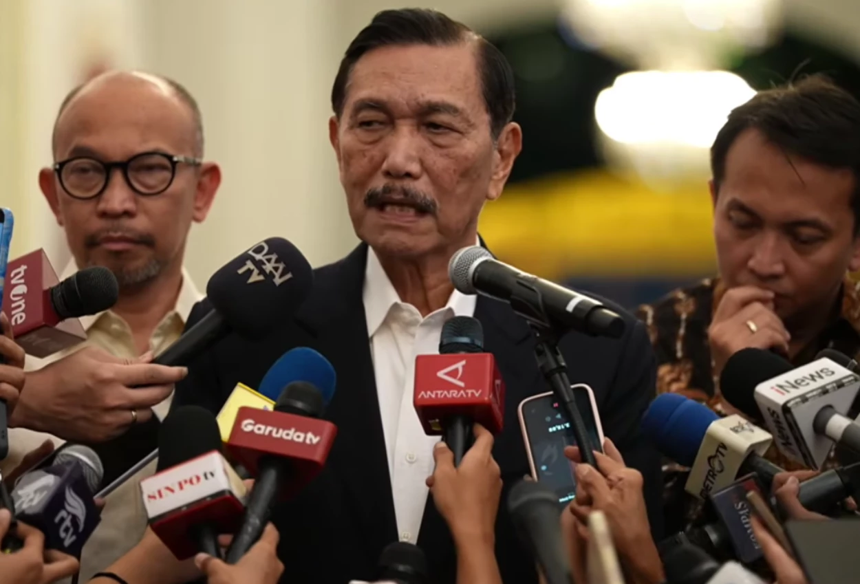 Di Tengah Kenaikan BBM, Luhut Sebut Pemerintah Rencanakan Skema Bantuan Sosial Rp5,4 Juta per Orang