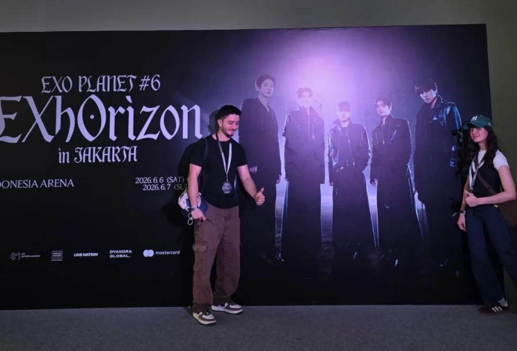 Bryan Domani mendampingi Mawar Eva nonton konser EXO di Jakarta.