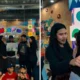 Destimar Tak Kuasa Menahan Tangis saat Salurkan Santunan usai Ajak Anak Yatim Nginap di Villa Mewah