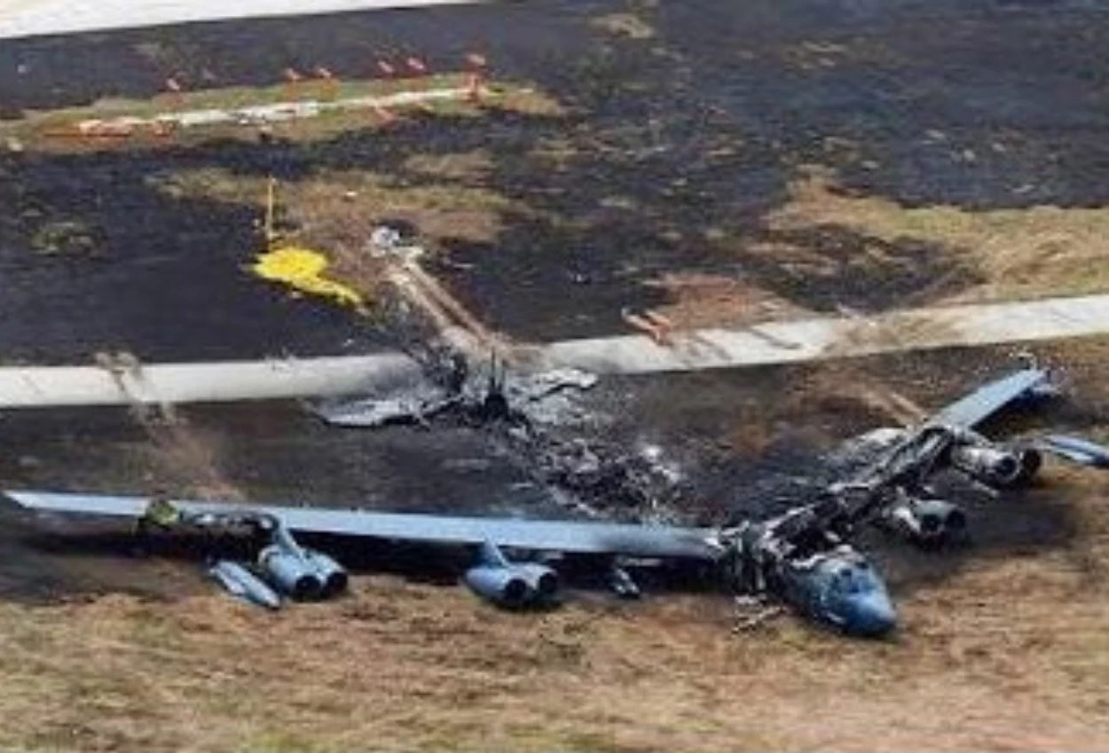 Detik Detik Pesawat Pengebom B 52 AS Jatuh dan Meledak, Tewaskan 8 Kru