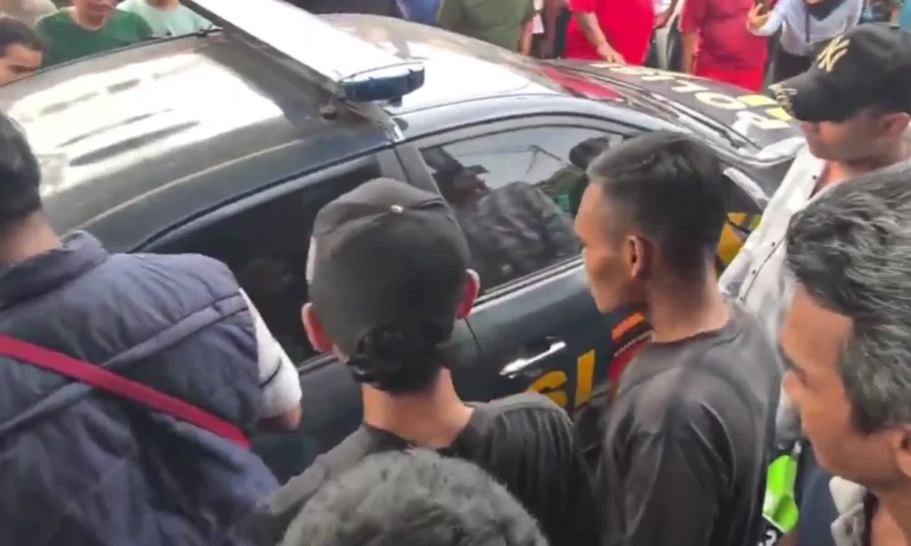 Dua Pemuda Ditangkap Warga usai Jambret HP Ibu Ibu