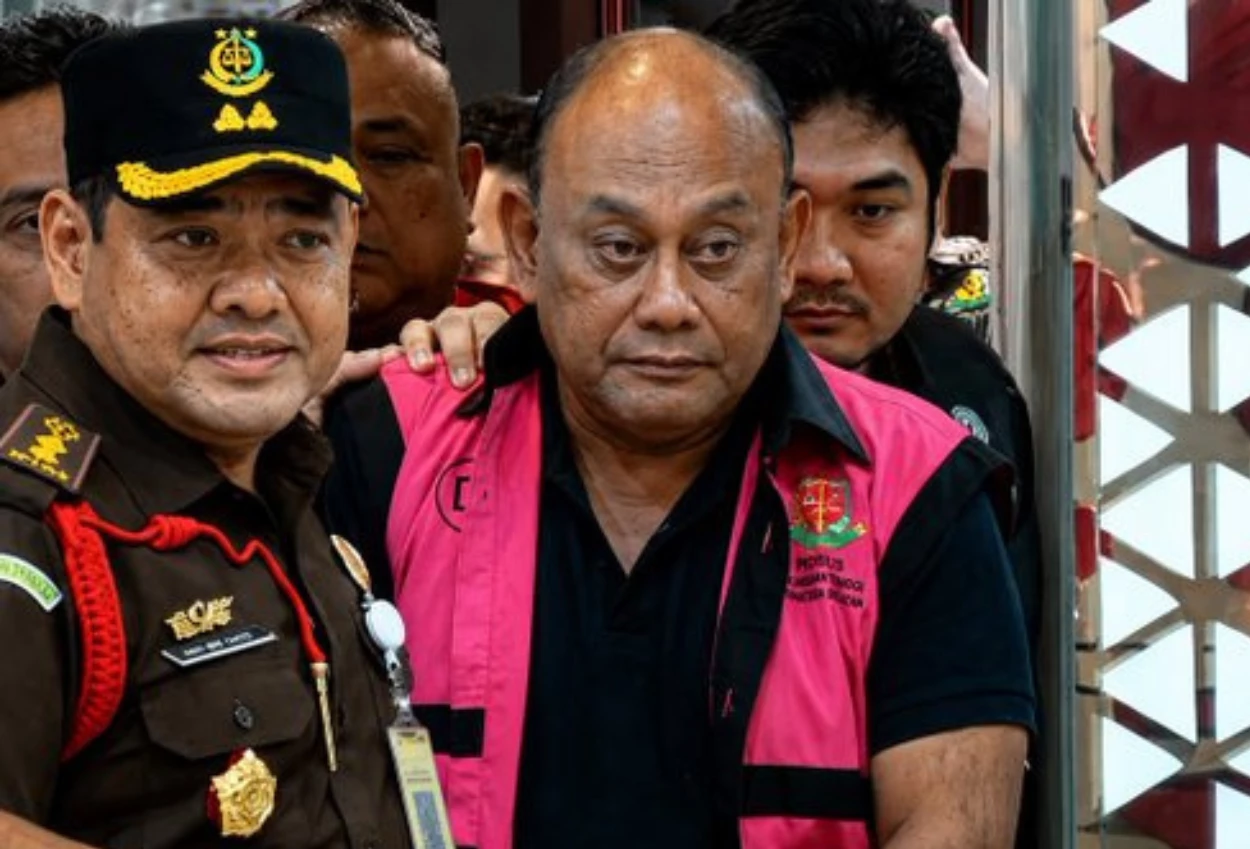 Eks Kepala BGN Dadan Hindayana jadi Tersangka Dugaan Korupsi, Pakai Rompi Pink Ditahan Kejagung