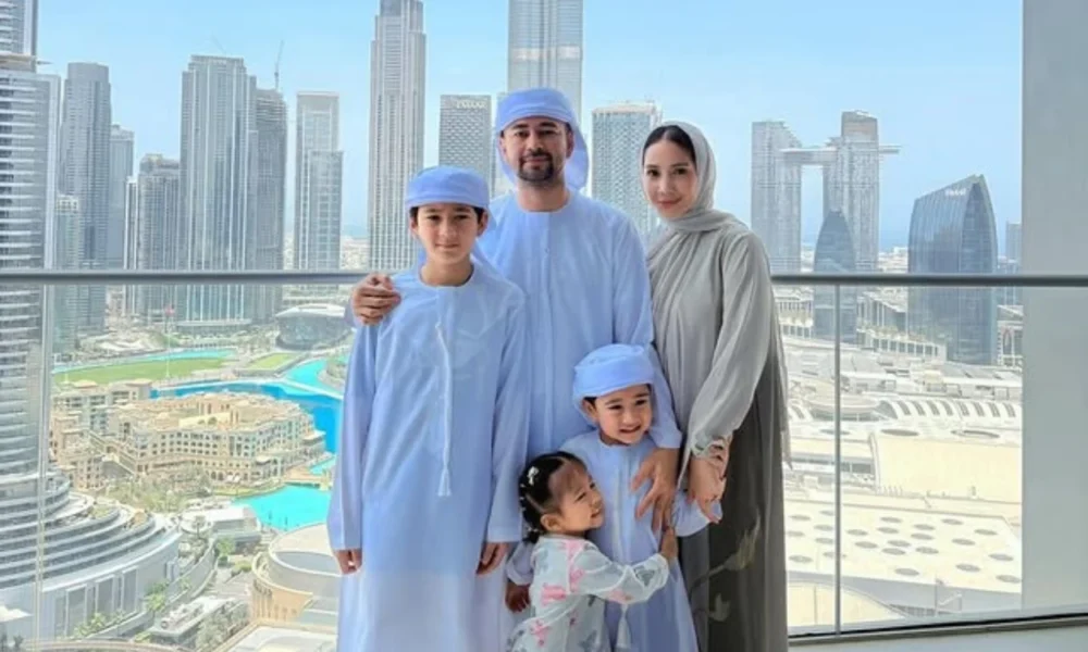 Kelar Ibadah Haji, Raffi Ahmad Bertemu Keluarga di Dubai untuk Lepas Rindu
