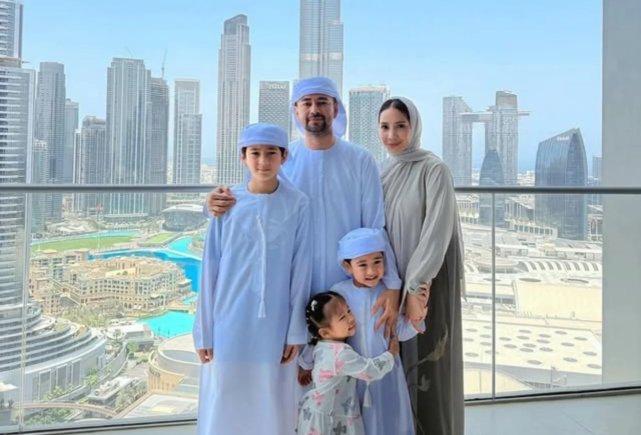 Kelar Ibadah Haji, Raffi Ahmad Bertemu Keluarga di Dubai untuk Lepas Rindu
