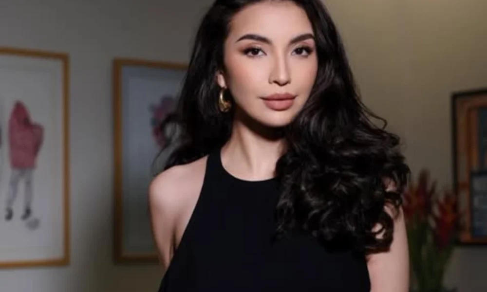 Manohara Ogah Ikut Tren Baju Saya Banyak yang Sudah 10 Tahun