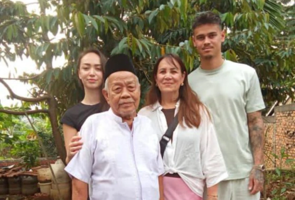 Mees Hilgers Pulang Kampung ke Lenteng Agung untuk Ziarah