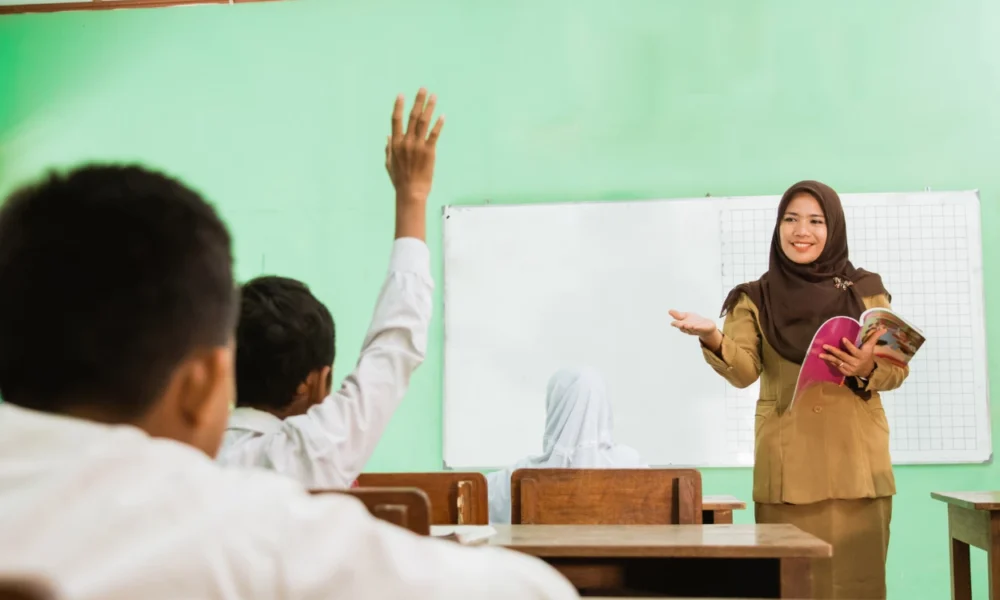 Mendikdasmen Tunjangan Guru Non ASN Naik Rp2 Juta!
