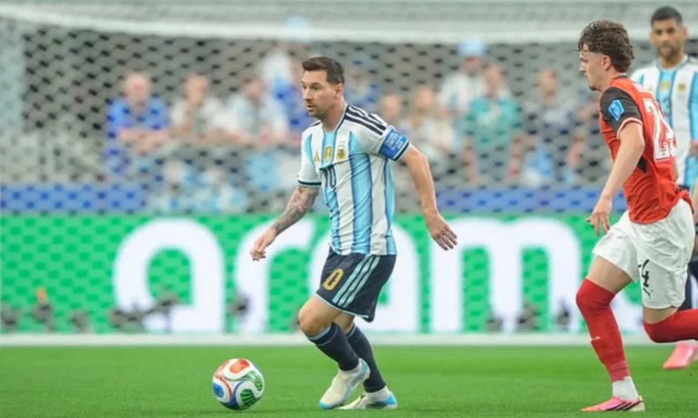Messi Sempat Gagal Penalti meski Cetak Brace dan Bawa Argentina Amankan Tiket 32 Besar