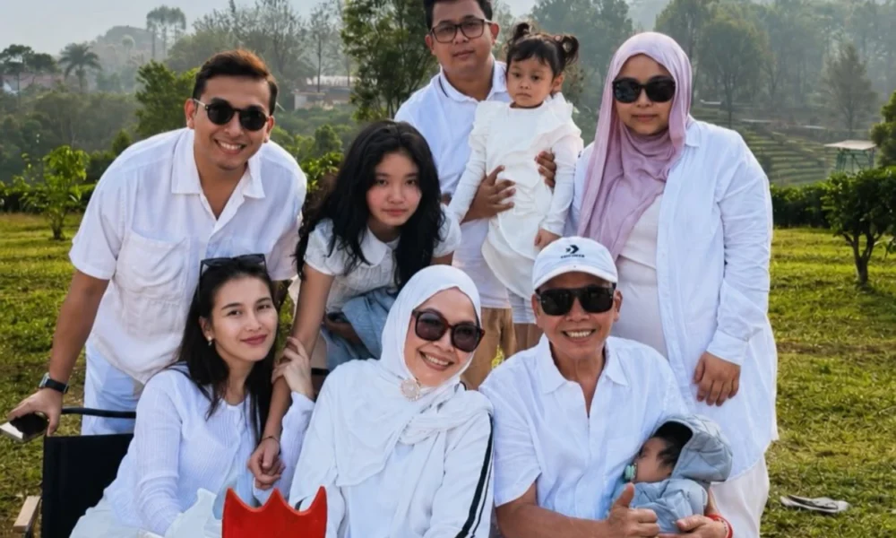 Momen Kebersamaan Ayu Ting Ting dan Keluarga Liburan bareng Kevin Gusnadi di Kebun Teh (1)