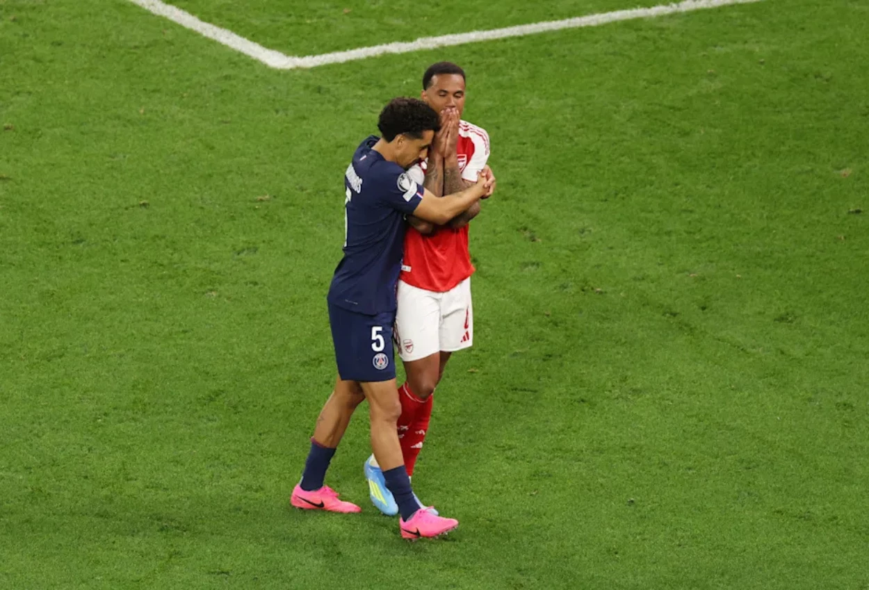 Momen Marquinhos Pemain PSG Peluk Gabriel usai Gagal Bawa Arsenal Angkat Trofi Liga Champions