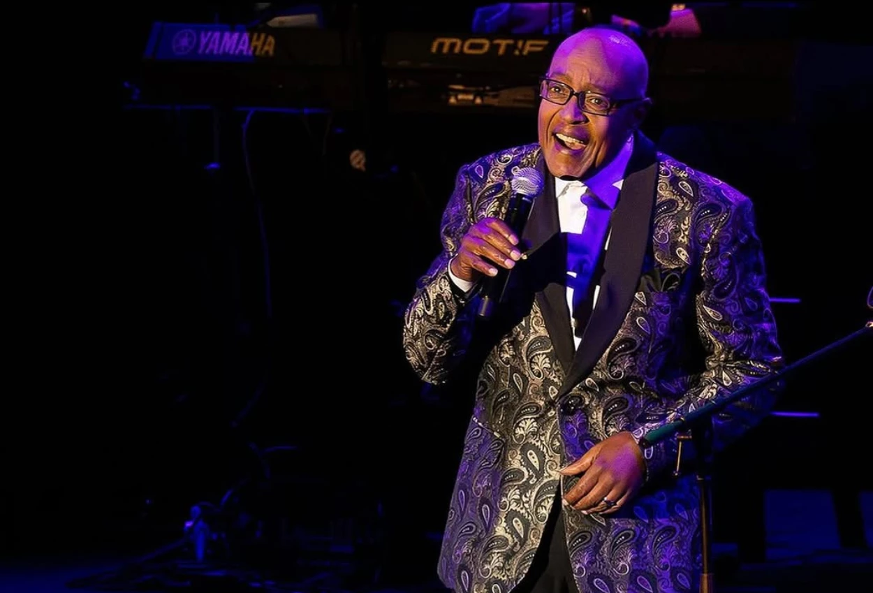 Peabo Bryson, Penyanyi Lagu 'A Whole New World' Meninggal Dunia