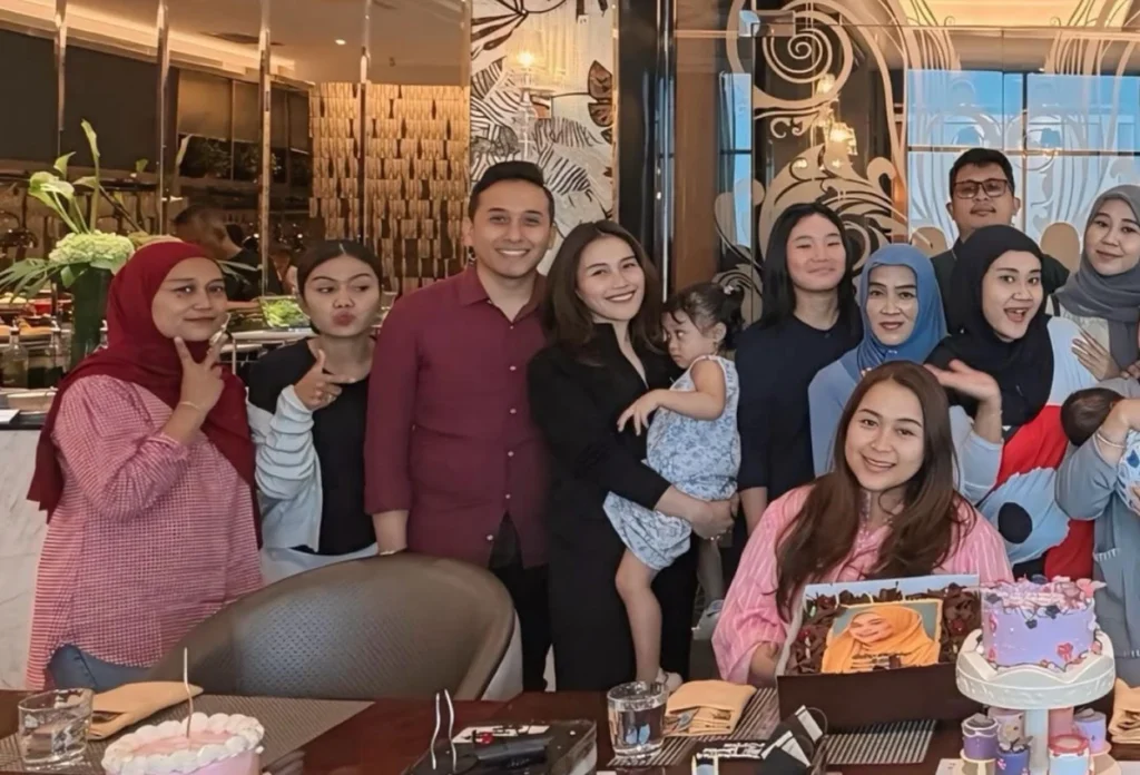 Potret Ayu Ting Ting dan Kevin Gusnadi Rayakan Ulang Tahun Syifa