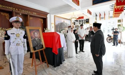 Prabowo Melayat dan Beri Penghormatan Terakhir untuk Eks Menhan Ryamizard Ryacudu