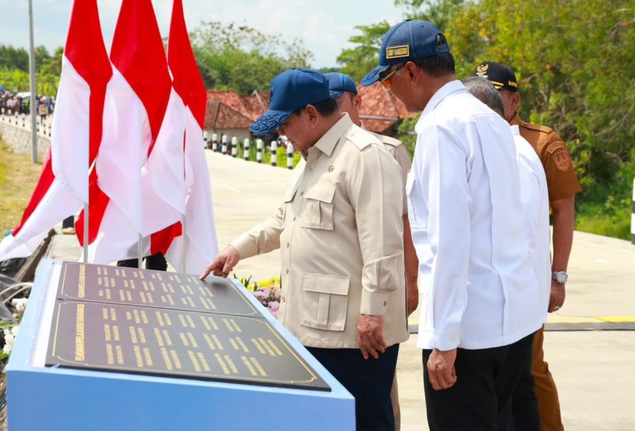 Prabowo Resmikan Jalan Daerah Sepanjang 1.151 km di 37 Provinsi