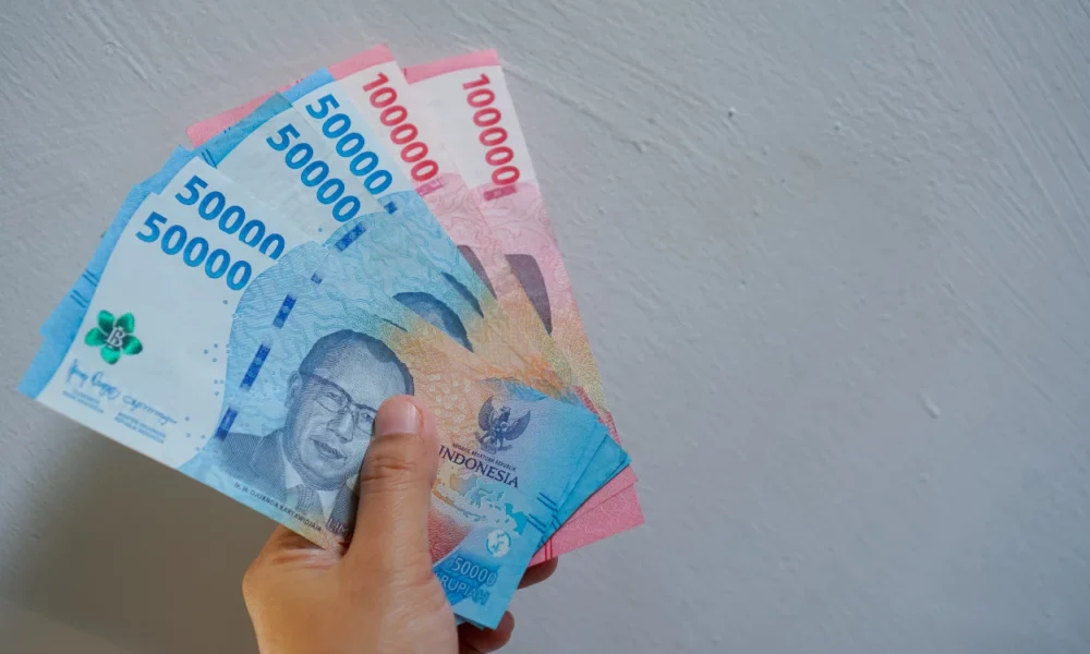 Rupiah Hari Ini 11 Juni 2026 Fluktuatif Tinggalkan Level Rp18.000 per Dolar