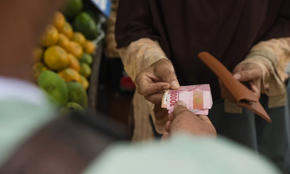 Rupiah Hari Ini Tembus Rp18.000 per Dolar, Apa Dampaknya Bagi Ekonomi