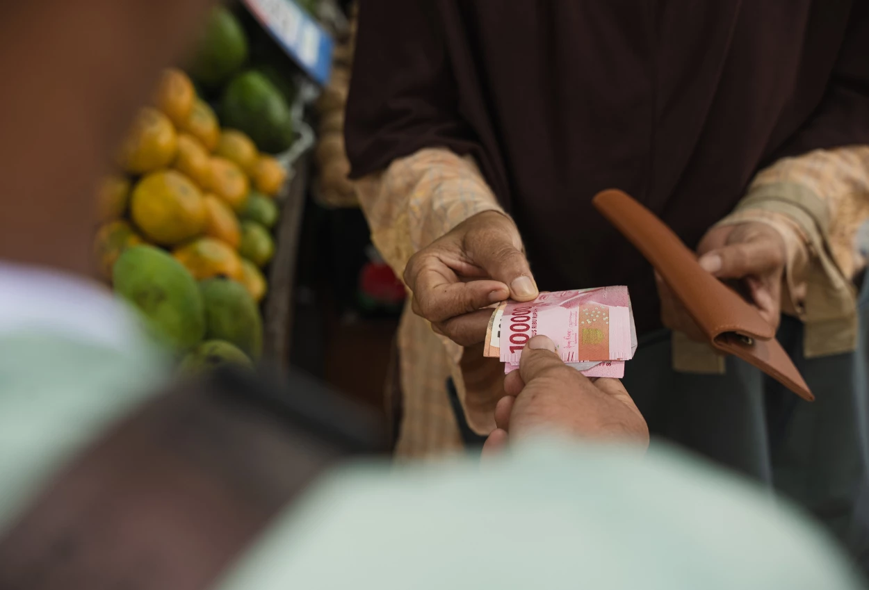 Rupiah Hari Ini Tembus Rp18.000 per Dolar, Apa Dampaknya Bagi Ekonomi