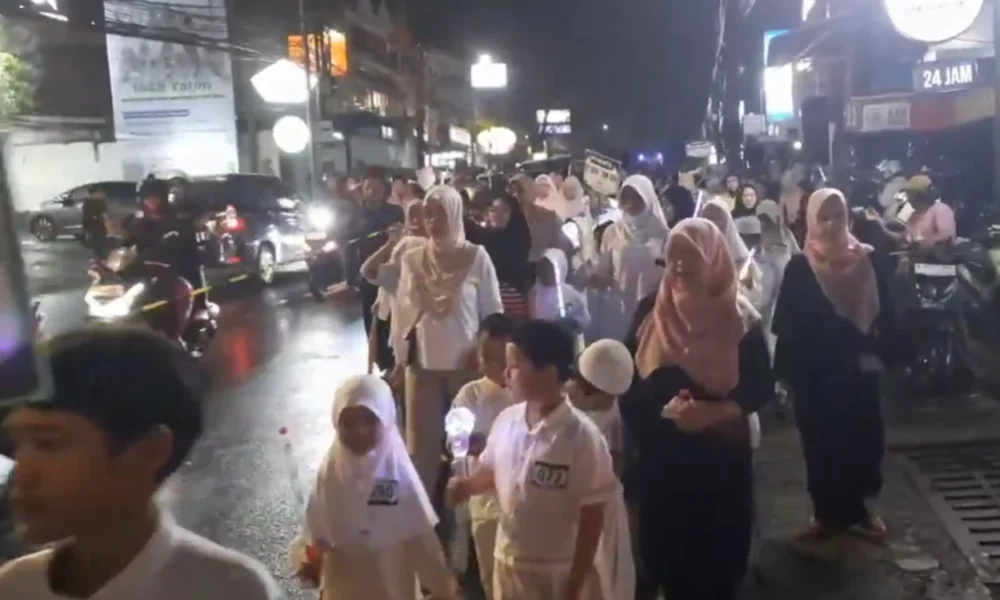 Sambut Tahun Baru Islam, Ratusan Warga di Jakarta Ramaikan Pawai Lampu