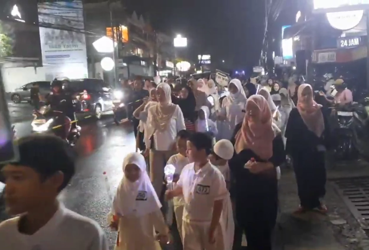 Sambut Tahun Baru Islam, Ratusan Warga di Jakarta Ramaikan Pawai Lampu
