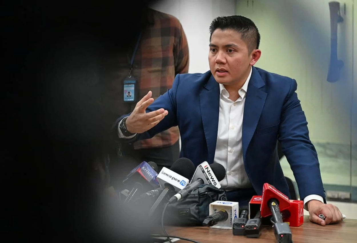 Seskab Teddy Buka Suara soal Biaya Lawatan Prabowo ke Luar Negeri