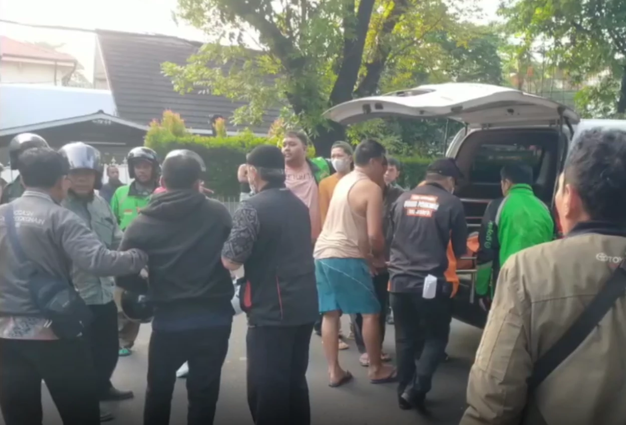 Siswi SMA di Jakarta Tewas Terlindas Bus usai Jatuh Tersangkut Kabel Tiang Listrik