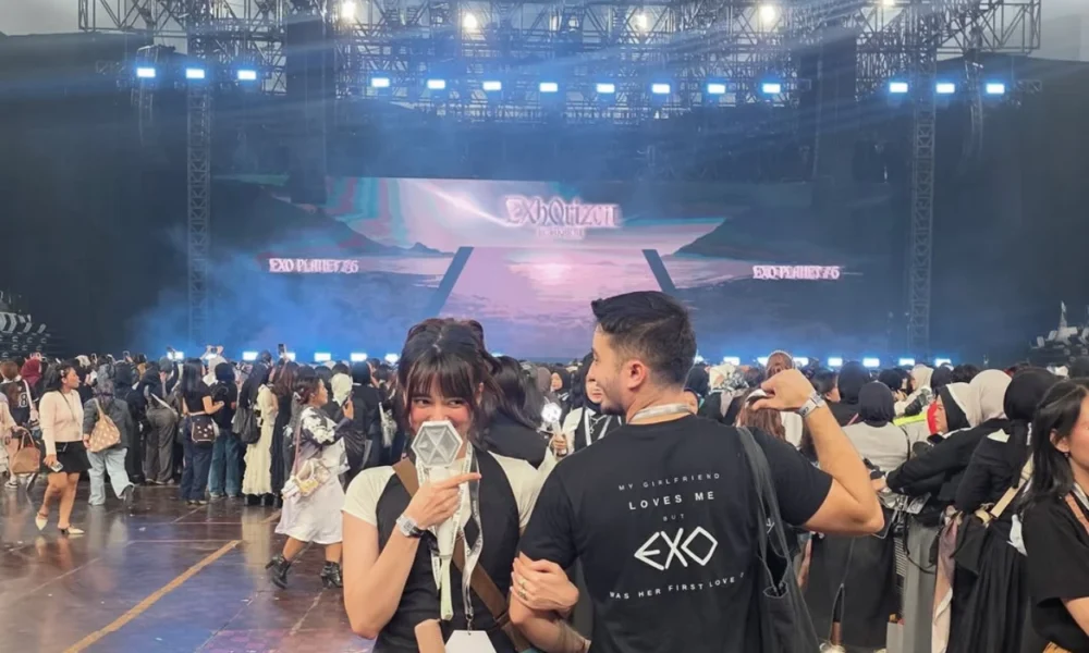 Temani Mawar Eva Nonton EXO, Bryan Domani Pakai Kaus Tulisan Romantis Ini