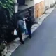 Viral! Pengamen Bakar Pagar Rumah Warga, Diduga Kesal Tak Dikasih Uang