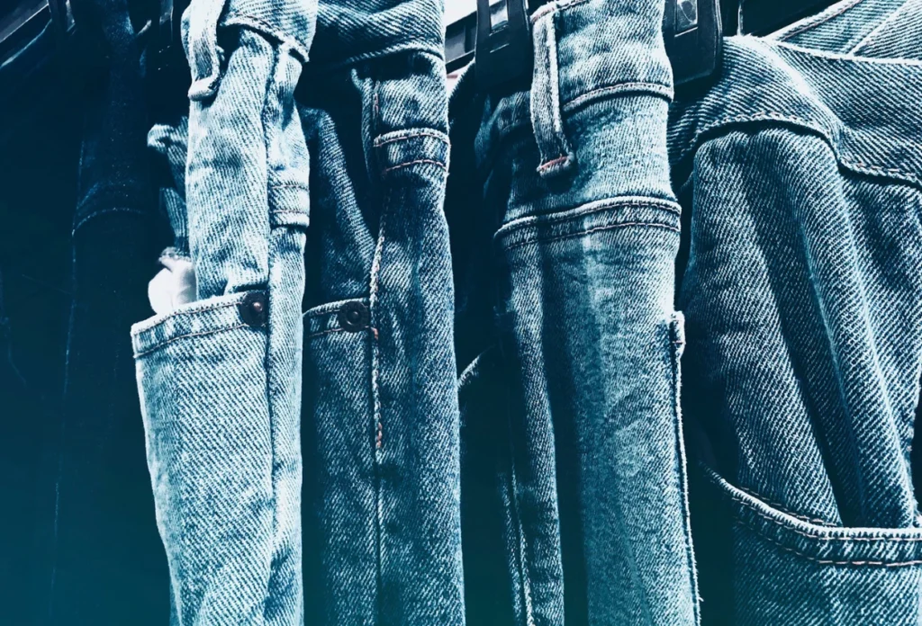 20 Aturan Aneh di Korea Utara, Dilarang Pakai Celana Jeans dan Senyum (4)