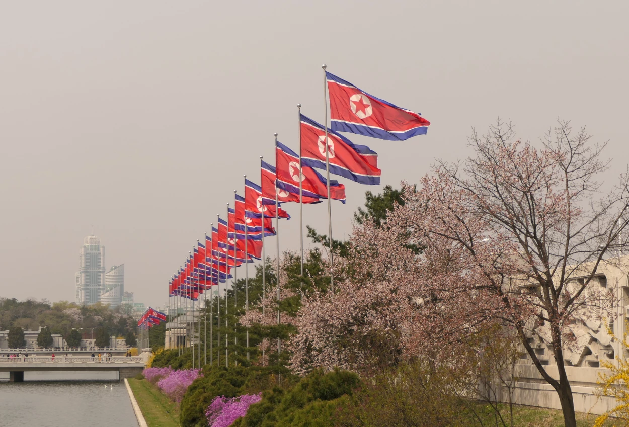 20 Aturan Aneh di Korea Utara, Dilarang Pakai Celana Jeans dan Senyum