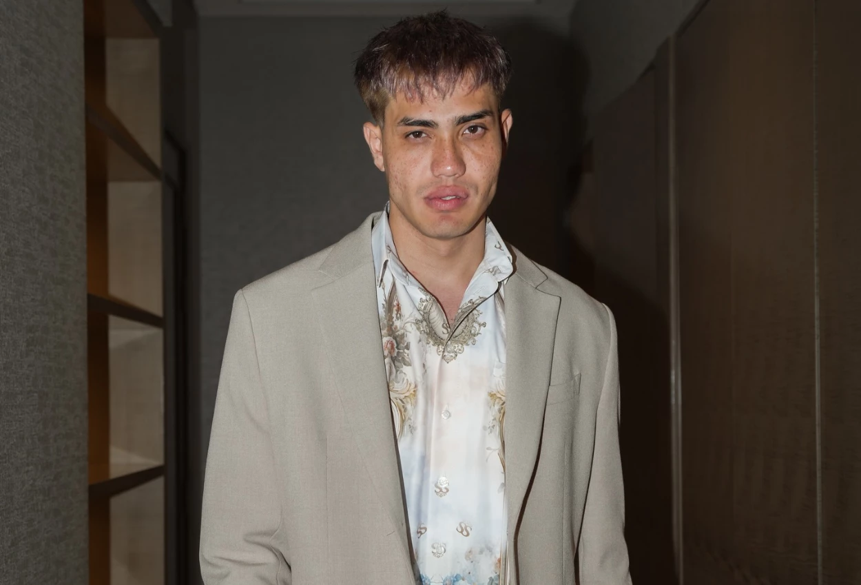 Aisar Khaled Minta Maaf usai Viral karena Naikkan Kakinya ke Kursi Penumpang