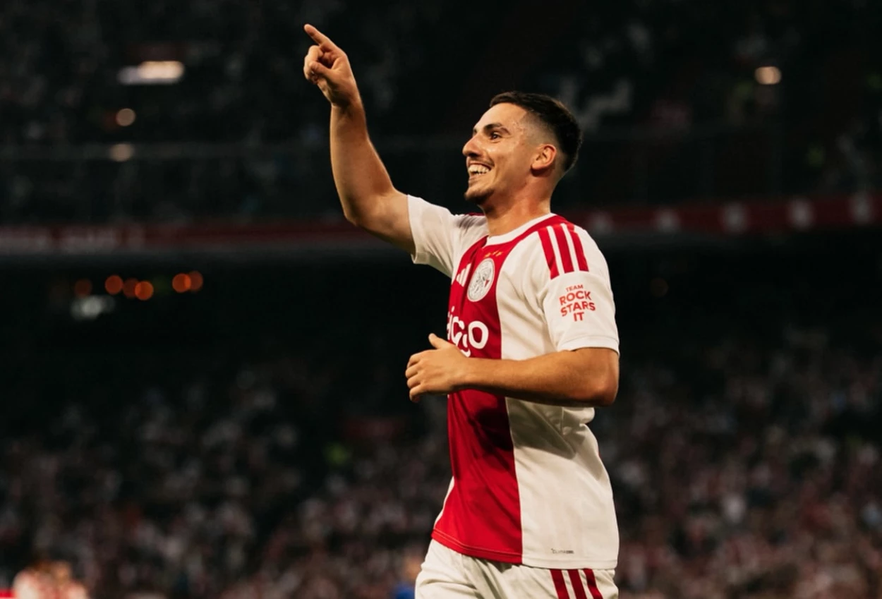 Ajax vs Vojvodina 4 1 Hattrick Oscar Gloukh Bawa Ajax Lolos ke Putaran Ketiga Conference League