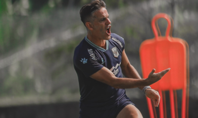 Alasan John Herdman Tak Duduk di Bench Pelatih saat Indonesia vs Kamboja di Piala AFF