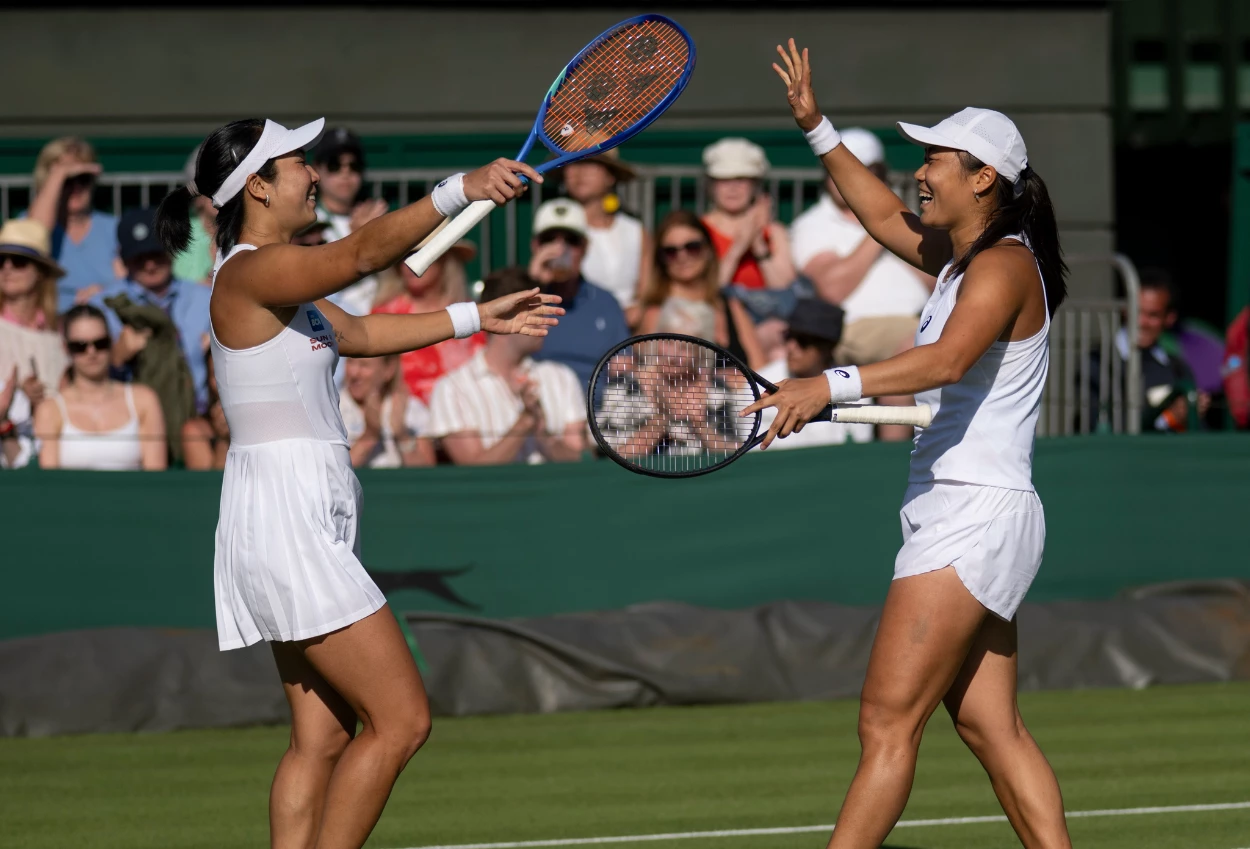Aldila SutjiadiJanice Tjen Lolos ke Babak Kedua Wimbledon