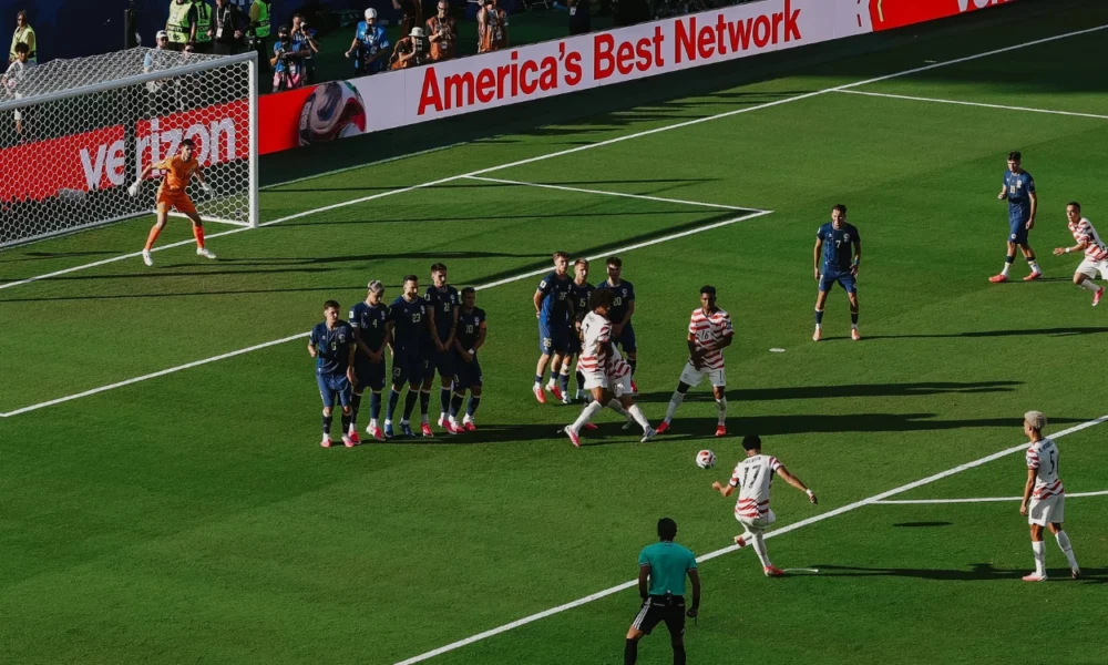 Amerika Serikat vs Bosnia dan Herzegovina 2 0 USMNT Pesta Gol dengan 10 Pemain