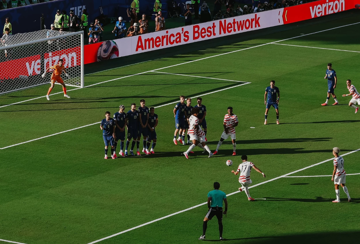 Amerika Serikat vs Bosnia dan Herzegovina 2 0 USMNT Pesta Gol dengan 10 Pemain