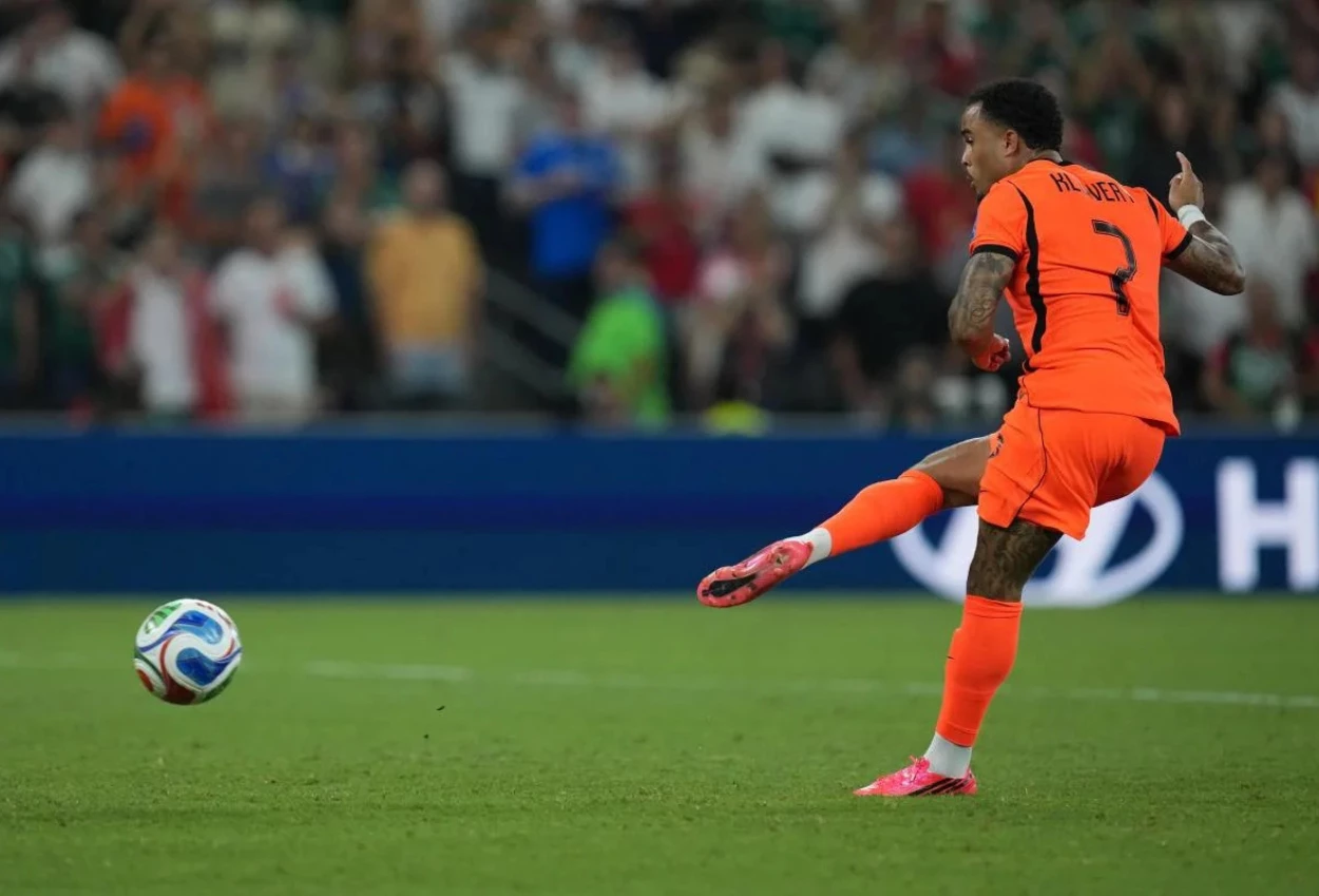 Anak Patrick Kluivert Gagal Eksekusi Penalti, Belanda Angkat Koper dari Piala Dunia