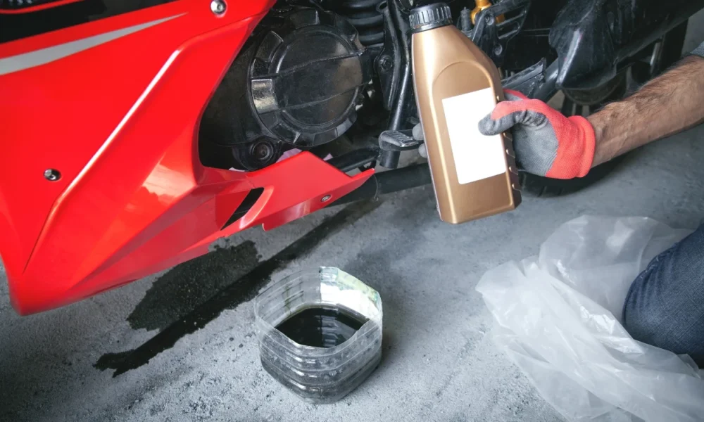 Apakah Oli Mesin dan Oli Gardan Harus Diganti Bersamaan