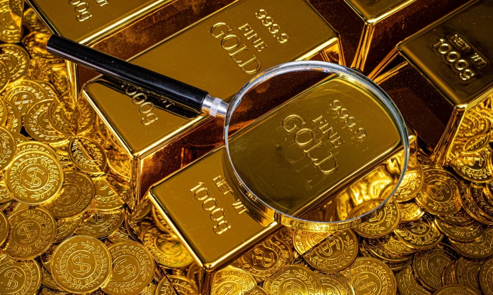 Harga Emas Antam sedang Terjun Bebas, Investor Harus Bagaimana