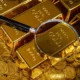 Harga Emas Antam sedang Terjun Bebas, Investor Harus Bagaimana