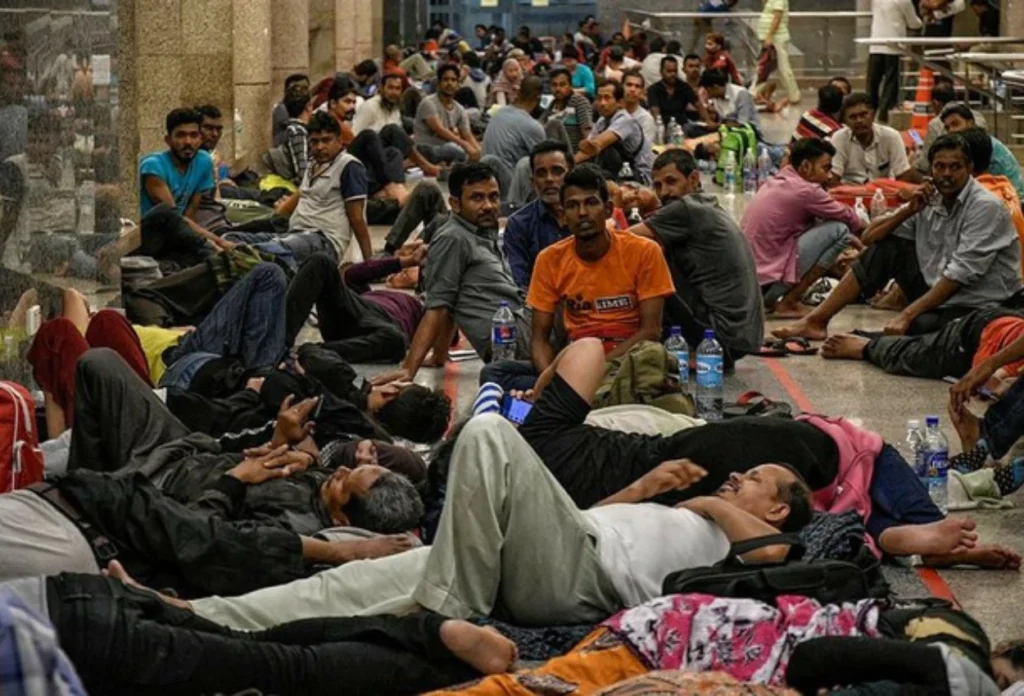 Memperlakukan Pekerja Migran dan Imigran Secara Tidak Manusiawi